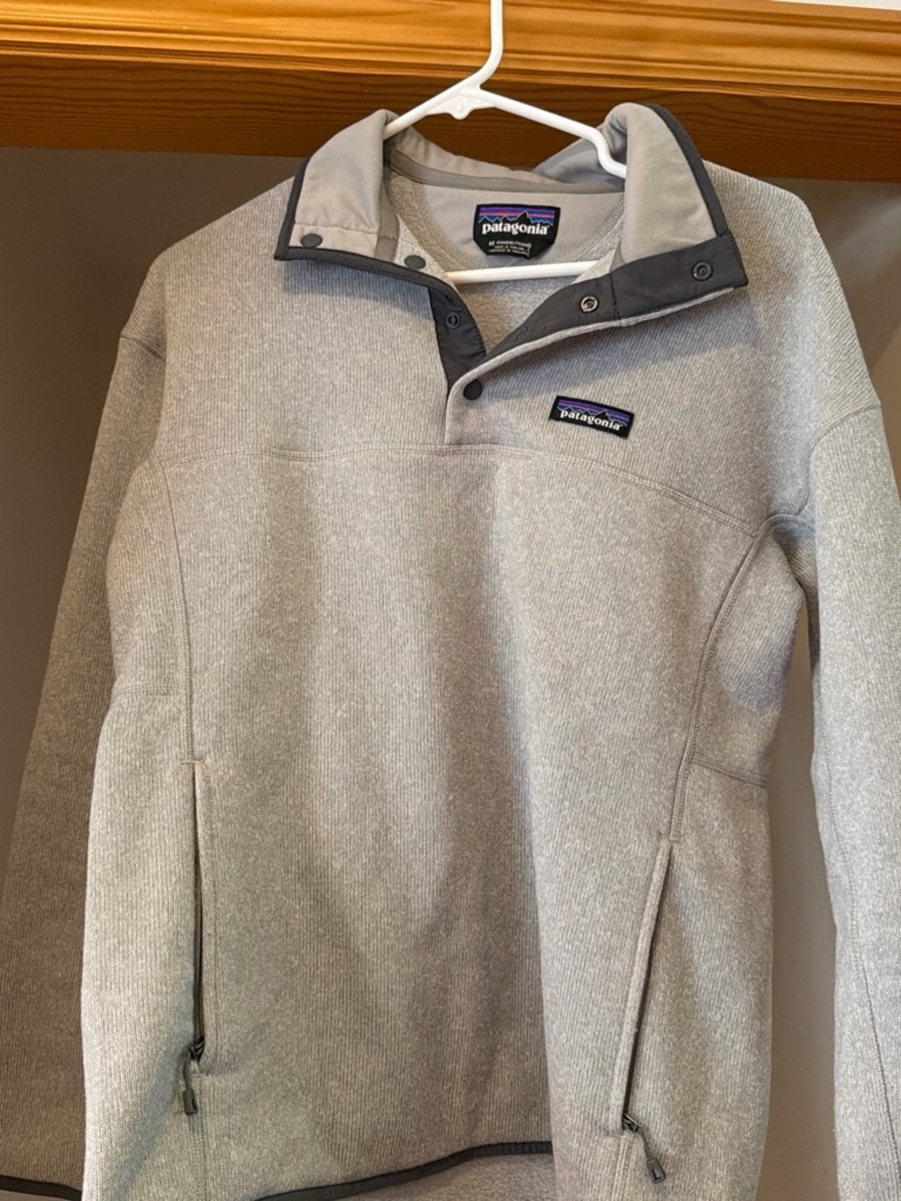 Patagonia women’s  Light Gray Pullover Fleece Jacket